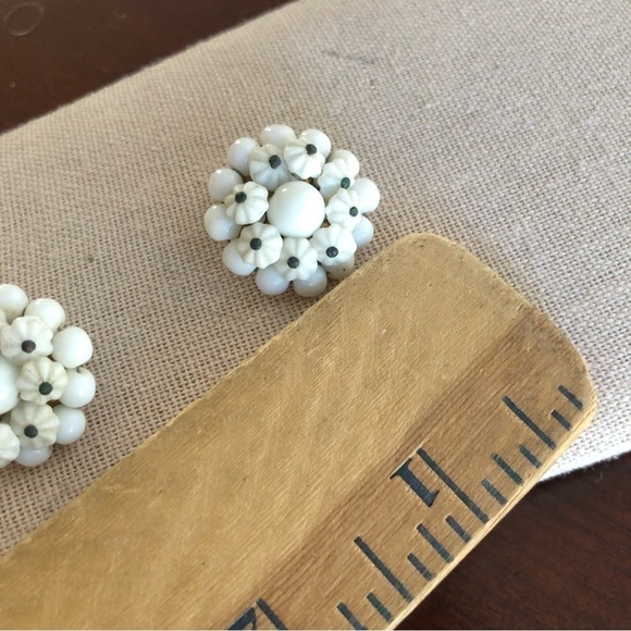 Vintage Clip On Earrings - Picture 4 of 4